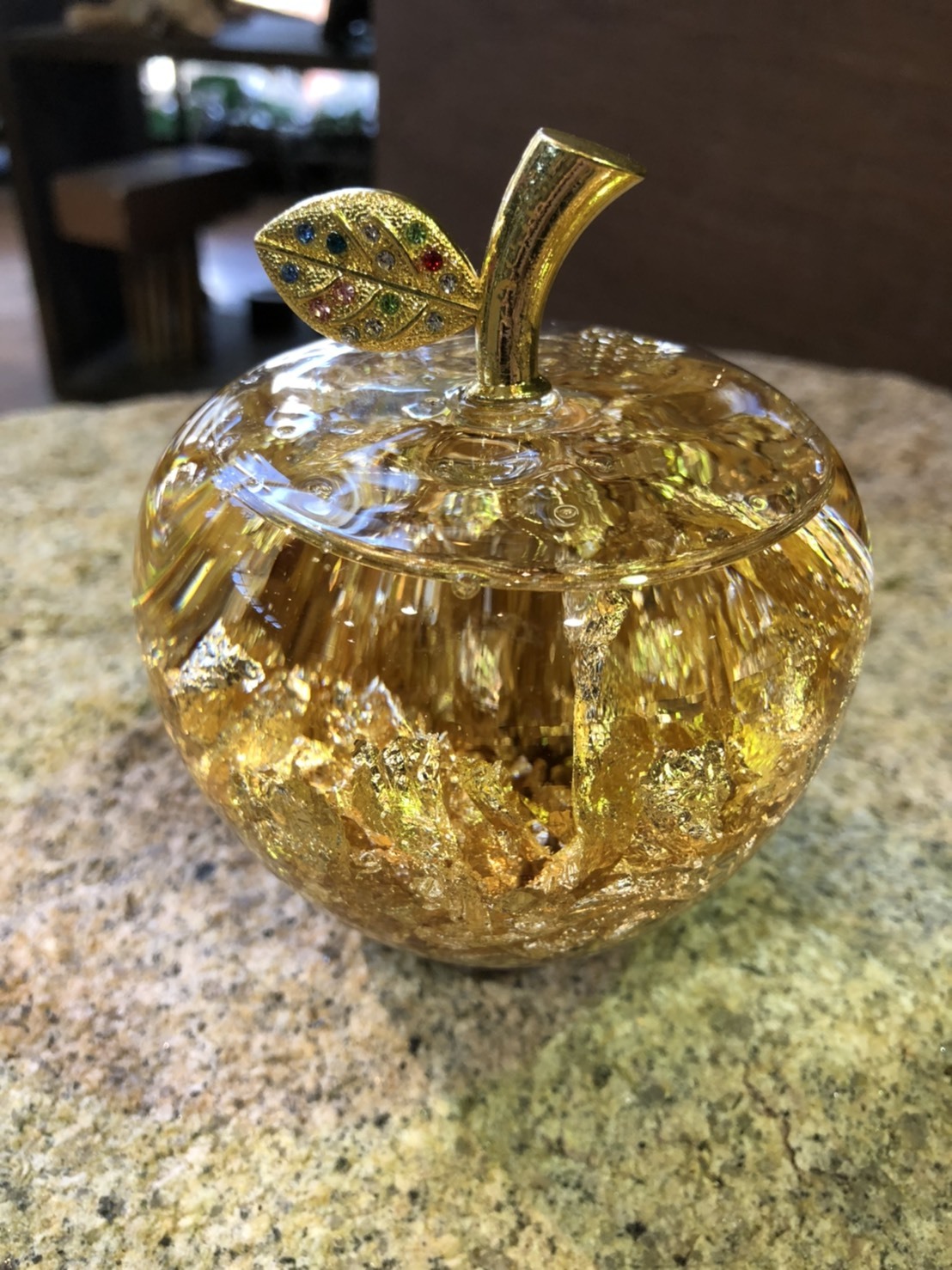 金のりんご ゴールドアップル Gold Apple 金運up 長寿祈願 フラワーギフトのオンラインショップ 花と猫と私 By ハートフラワー