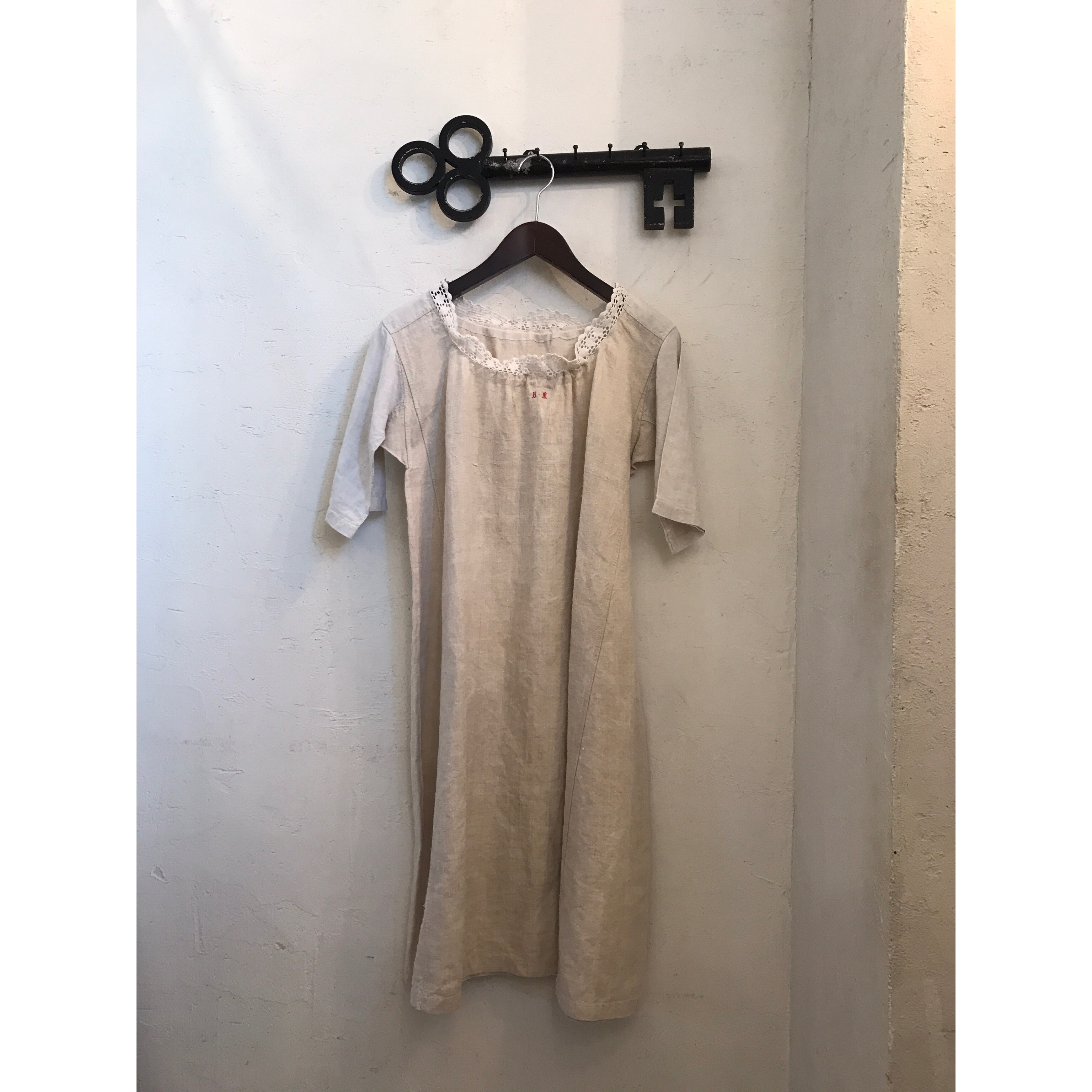 フランスアンティーク リネンワンピース レース イニシャル刺繍 Tokyodresslab