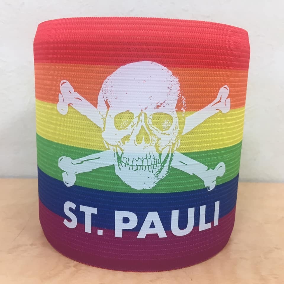 Fcザンクトパウリ 19 キャプテンマーク サッカー Fc St Pauli レインボーフラッグ Lgbt アクセサリー Freak スポーツウェア通販 海外ブランド 日本国内未入荷 海外直輸入