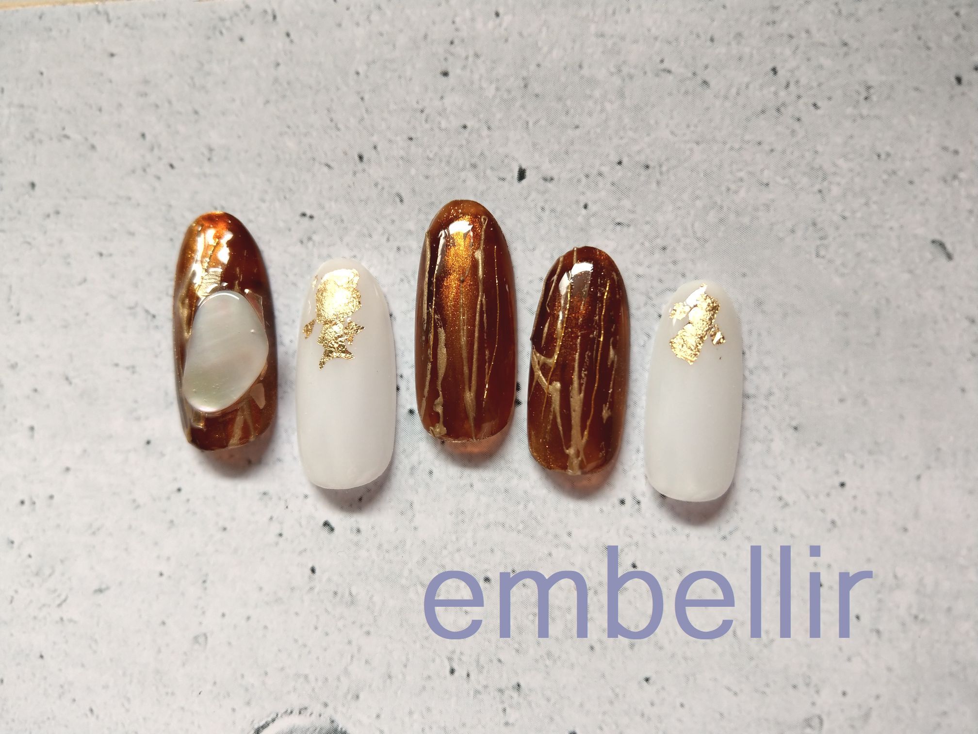 クリアブラウン ゴールドライン シェルの渋めネイルチップ Embellir Nail ネイルチップ専門店