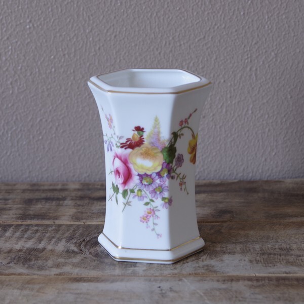 ロイヤルクラウンダービー ポウジーズ 花柄 花瓶 六角形 フラワーベース 11cm Royal Crown Derby Posies 26 イギリス ヴィンテージ アンティーク 雑貨 陶器 薔薇 ピンク Flohmarkt フローマルクト