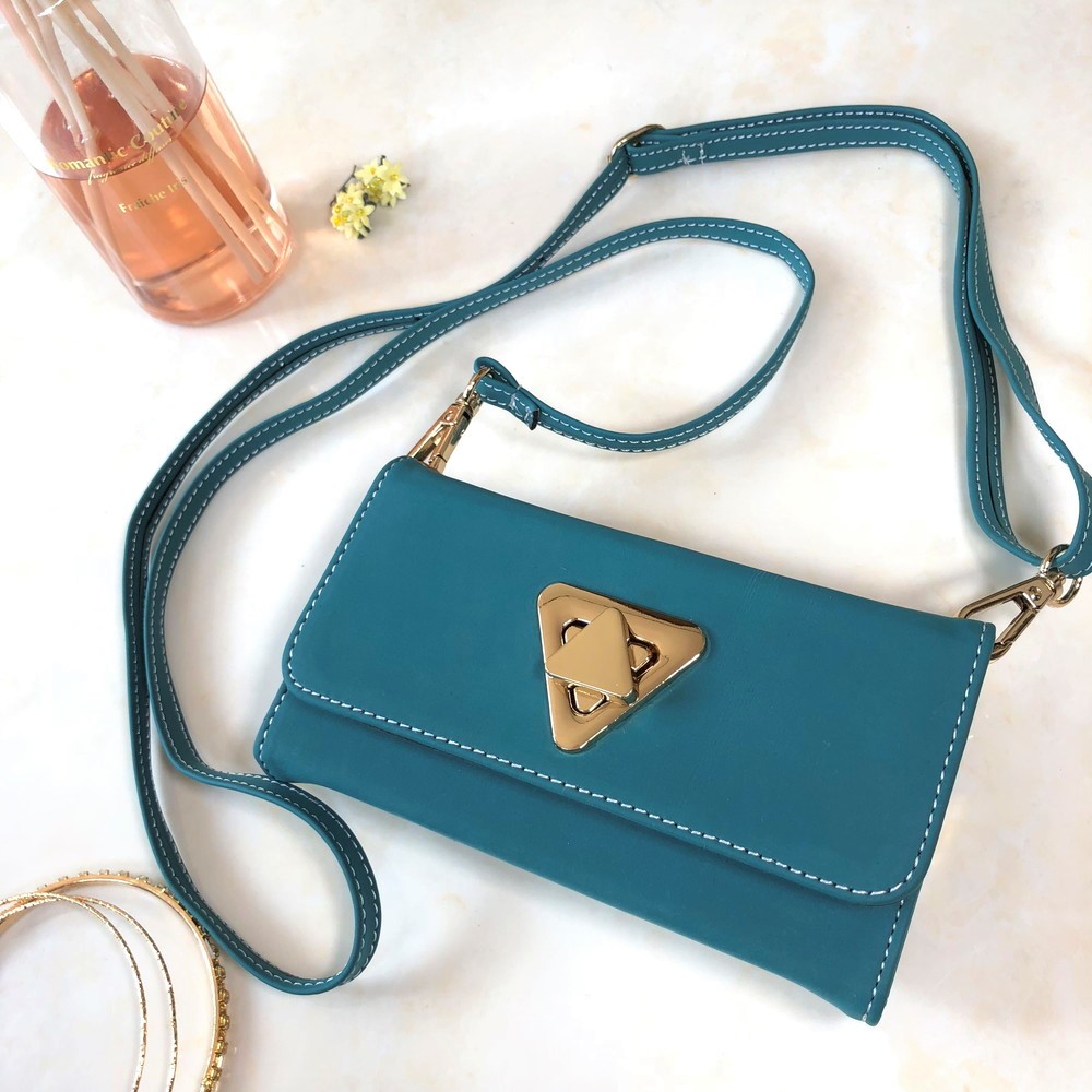 春のお出かけにぴったり ショルダーバッグ風手帳型iphoneケース Base Mag