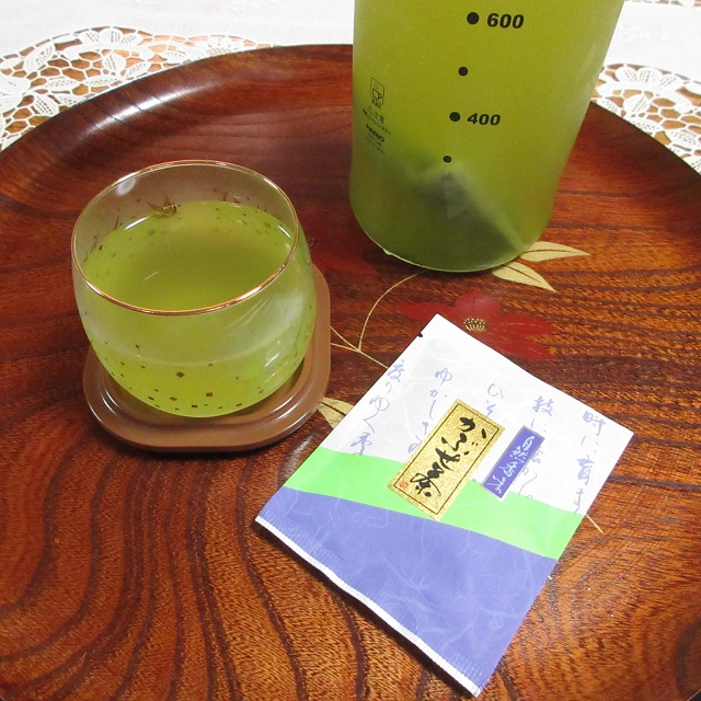 ポットに入れてほうっておくだけ 一煎パックで作る冷茶はいかがですか Base Mag