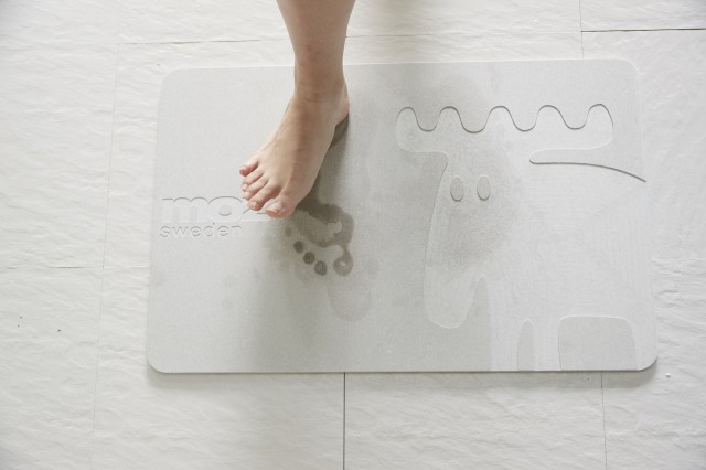 瞬間で足裏サラサラ 定番の珪藻土バスマットが北欧ブランドmozとコラボ Base Mag