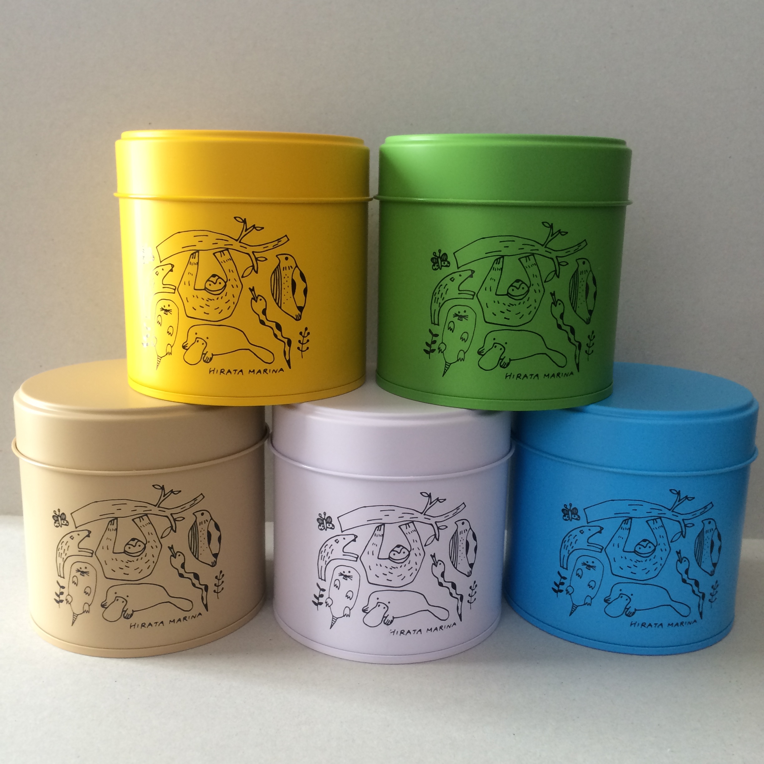 プレゼント交換で喜ばれること間違いなし 手書き風イラストに癒やされるオリジナル缶 Base Mag