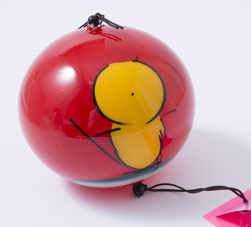 赤い風鈴のまんなかに どーんと存在する黄色いもの なにに見えますか Base Mag