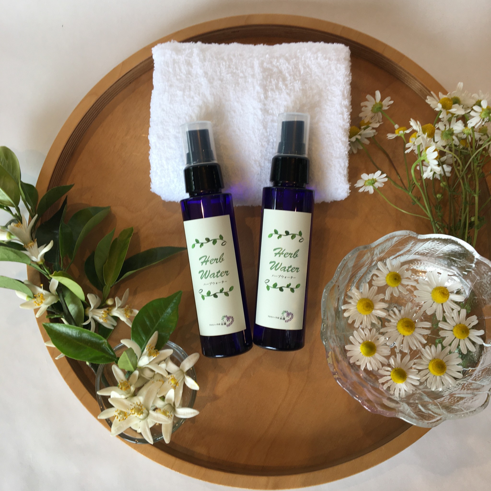 畑で育てたネロリ ダイダイの花 とカモミールでハーブウォーターを作りました Base Mag