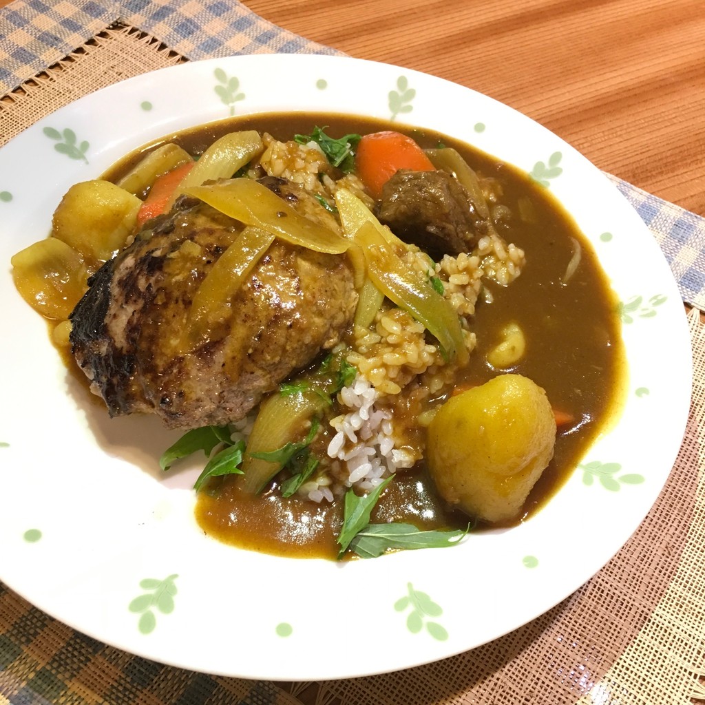 牛善売店でno 1人気 牛善自慢の黒黒ハンバーグ再入荷しました Base Mag