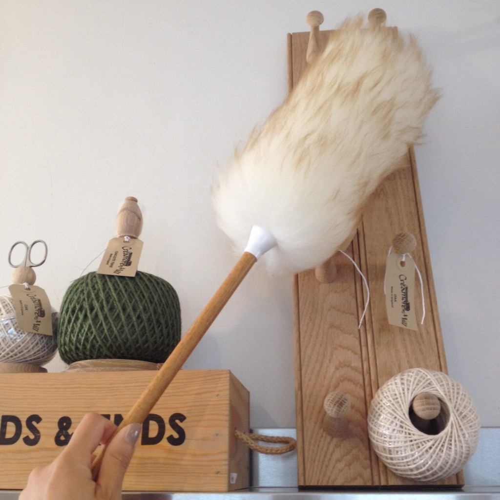 お掃除がもっと楽しくなる ニュージーランドの羊毛を100 使った ふわふわのウールダスター Base Mag