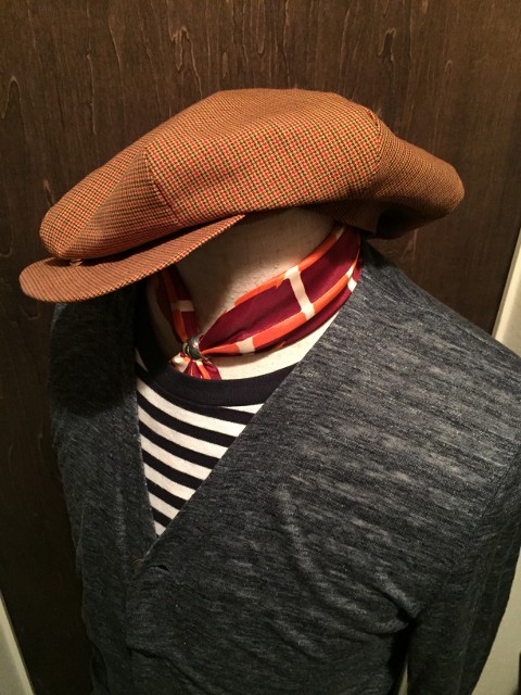 秋の装いに一工夫 首元のスカーフやバンダナのアレンジにスカーフリング Base Mag