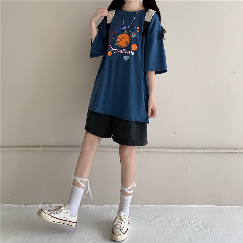 ポップな宇宙を身に纏うラフな女の子らしいtシャツ 破格の2300円 Base Mag ポップな宇宙を身に纏うラフな女の子らしいtシャツ 破格の2300円 Base Mag