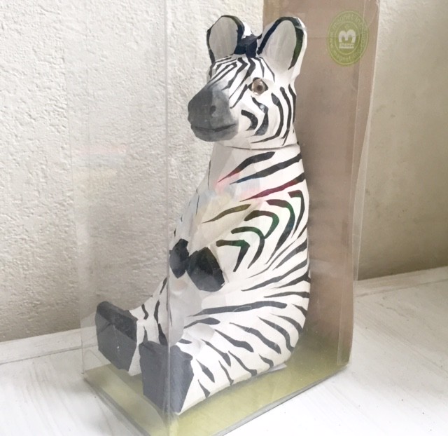 一見ただの置物だけど このシマウマ ただのシマウマじゃないんです Base Mag