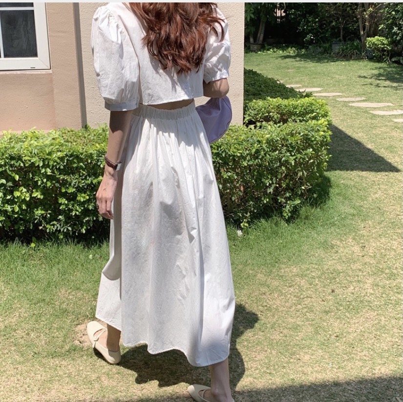 これ一枚で決まる 袖も後ろ姿もとっても可愛いパフスリーブワンピース Base Mag