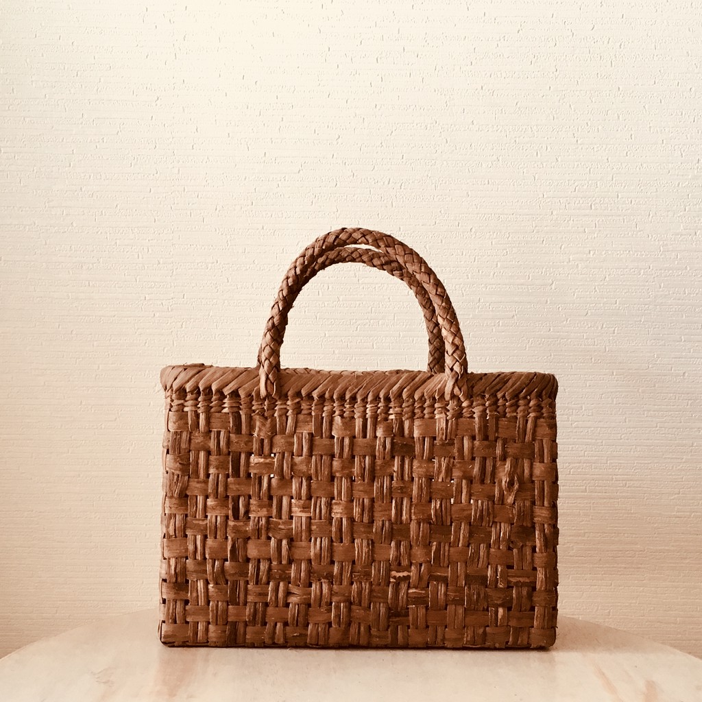 ハレの日にも いつもの毎日にも ずっと使える山葡萄のかごバッグ Base Mag ハレの日にも いつもの毎日にも ずっと使える山葡萄のかごバッグ Base Mag