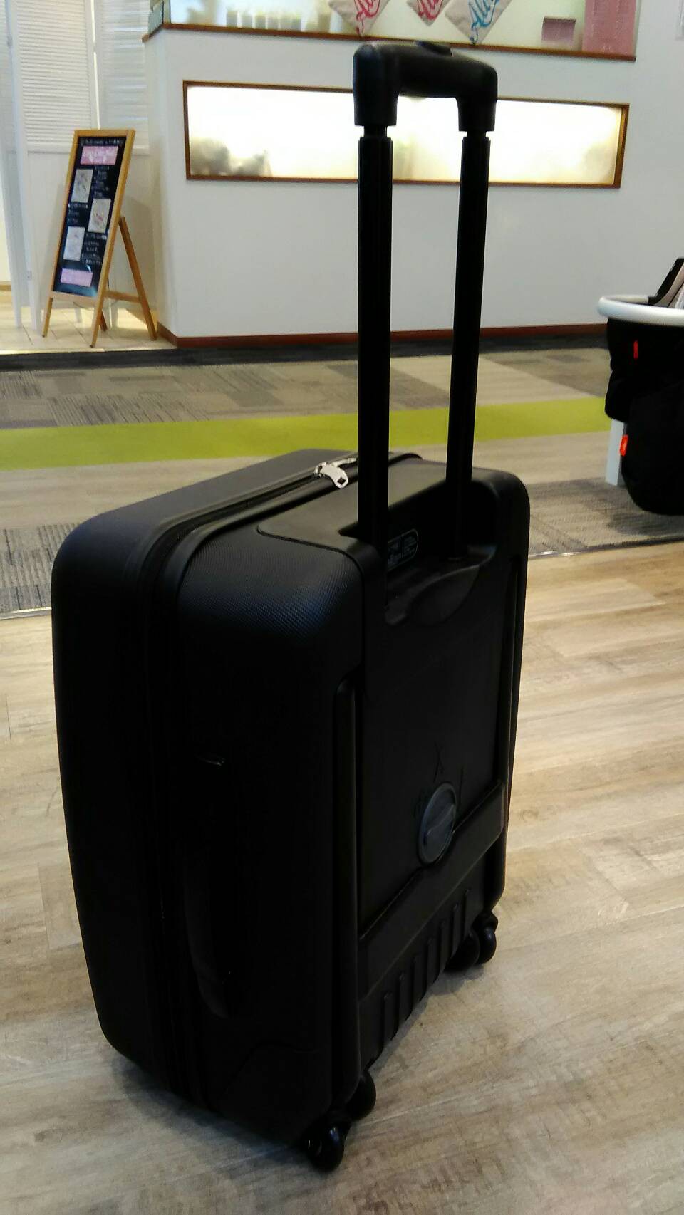 スーツケースとバギーが合体 空港やホームで注目の的 Mountainbuggy Bagrider Base Mag スーツケースとバギーが合体 空港やホームで注目の的 Mountainbuggy Bagrider Base Mag