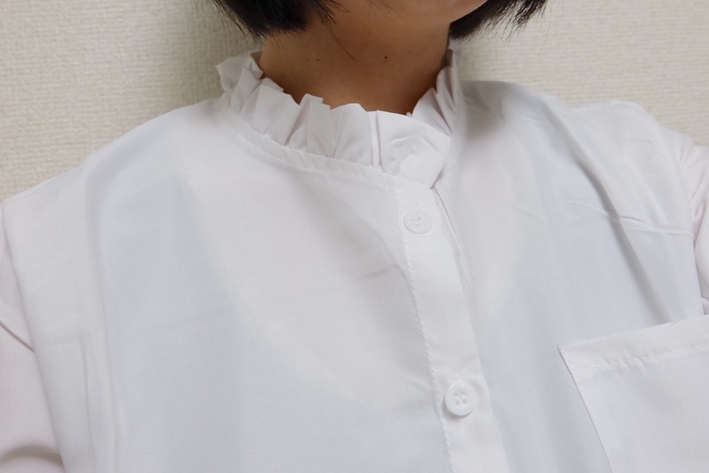 オフィスにもデートにも♡フリル襟の白シャツは1着あると便利！ | BASE Mag.