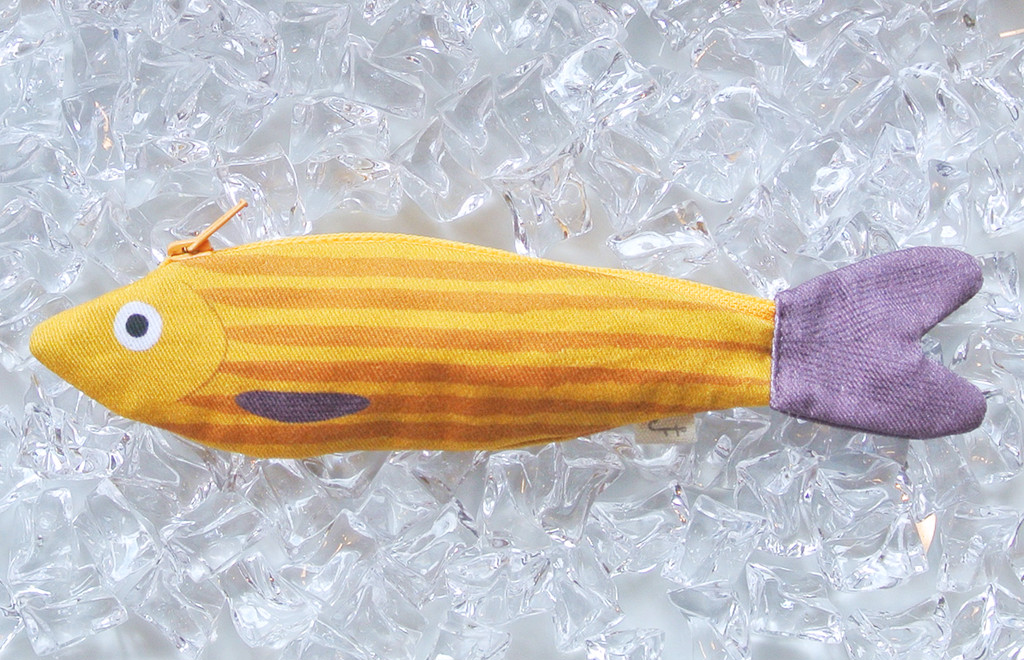 開けるたびにニヤリ スペイン産のキュートなお魚さんポーチ Base Mag 開けるたびにニヤリ スペイン産のキュートなお魚さんポーチ Base Mag