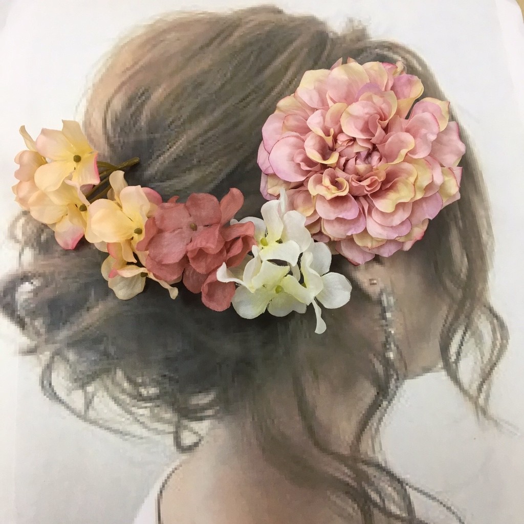一気に華やかヘアに ピンクダリア 紫陽花の髪飾り Base Mag