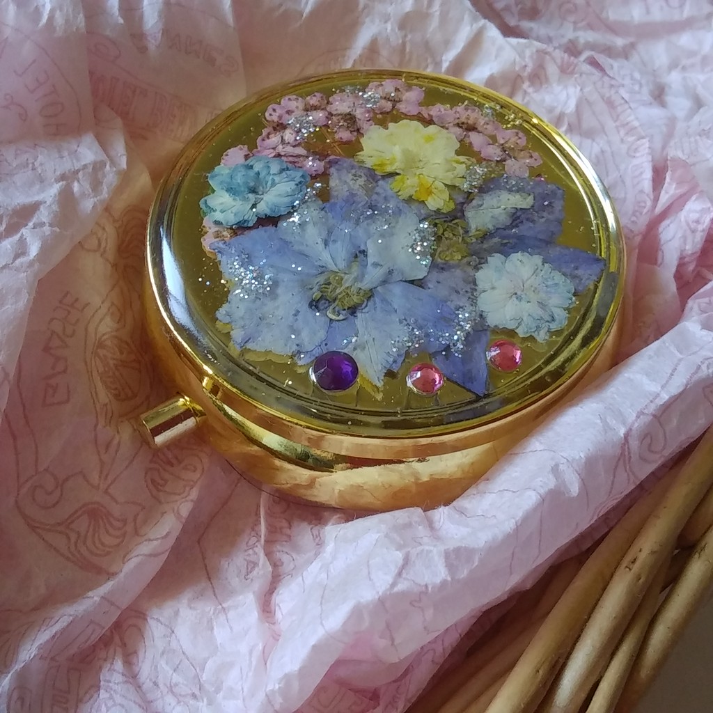 ついつい無くしがちなアクセサリーや小物入れにもぴったり 押し花ピルケース Base Mag ついつい無くしがちなアクセサリーや小物入れにもぴったり 押し花ピルケース Base Mag