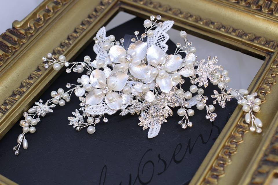 可愛い にも キレイ にも 自分らしさを演出するブライダルヘアアクセサリー Base Mag