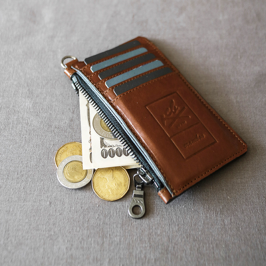 キャッシュレスな時代に合わせた本革コンパクトウォレット Base Mag