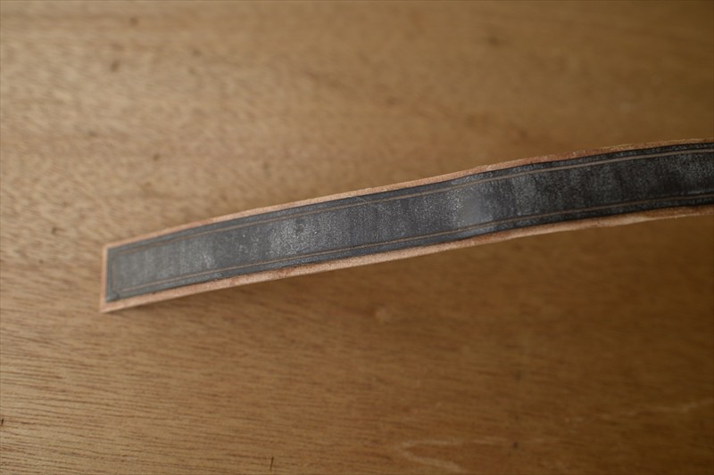 大切な愛犬につけるものだからこそ気になる ブライドルレザーの犬の首輪のつくりかた Base Mag