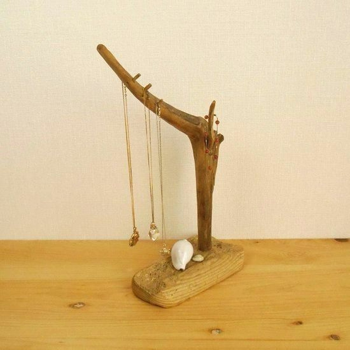 温泉流木 おじぎをした枝の流木アクセサリースタンド ジュエリースタンド 流木インテリア コロボックル工房