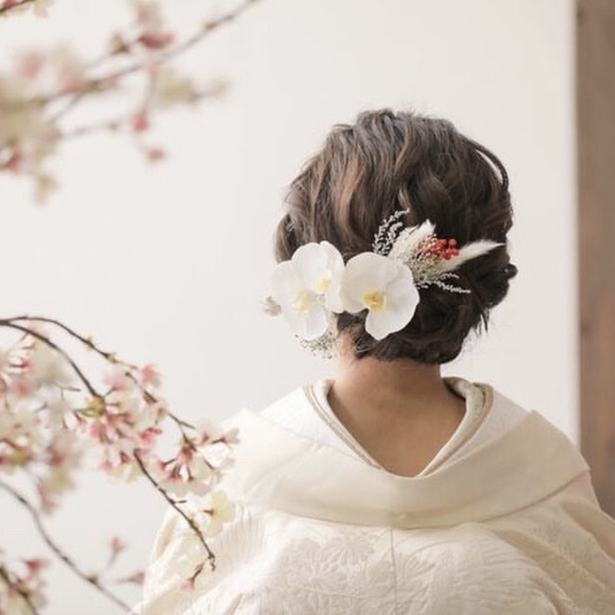 胡蝶蘭のヘッドドレス ウェディング ブライダル 結婚式 成人式 卒業式 浴衣 袴 着物 和装 前撮り 髪飾り タッセル ヘアパーツ ヘッドパーツ ドライフラワー The Anniversary