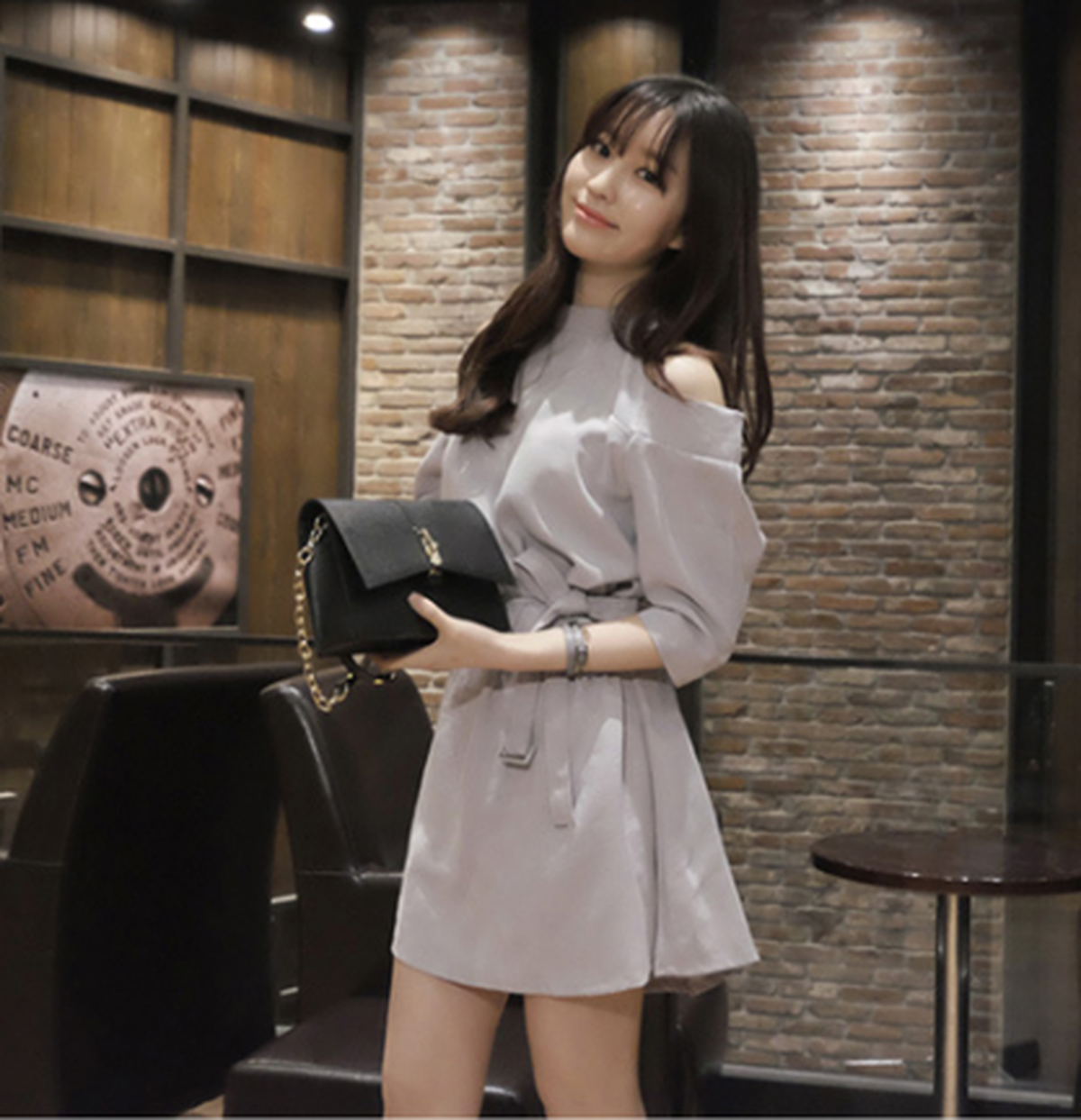 オープンショルダー ワンピース ショート丈 ミニワンピース ワントーンコーデ 肩だし トップス 上品 きれいめ エレガント フェミニン 韓国 オルチャン 韓国ファッション 新作 春夏 春秋 春 夏 秋 Om 546 Musubi Me 韓国 オルチャン レディースファッションのお店