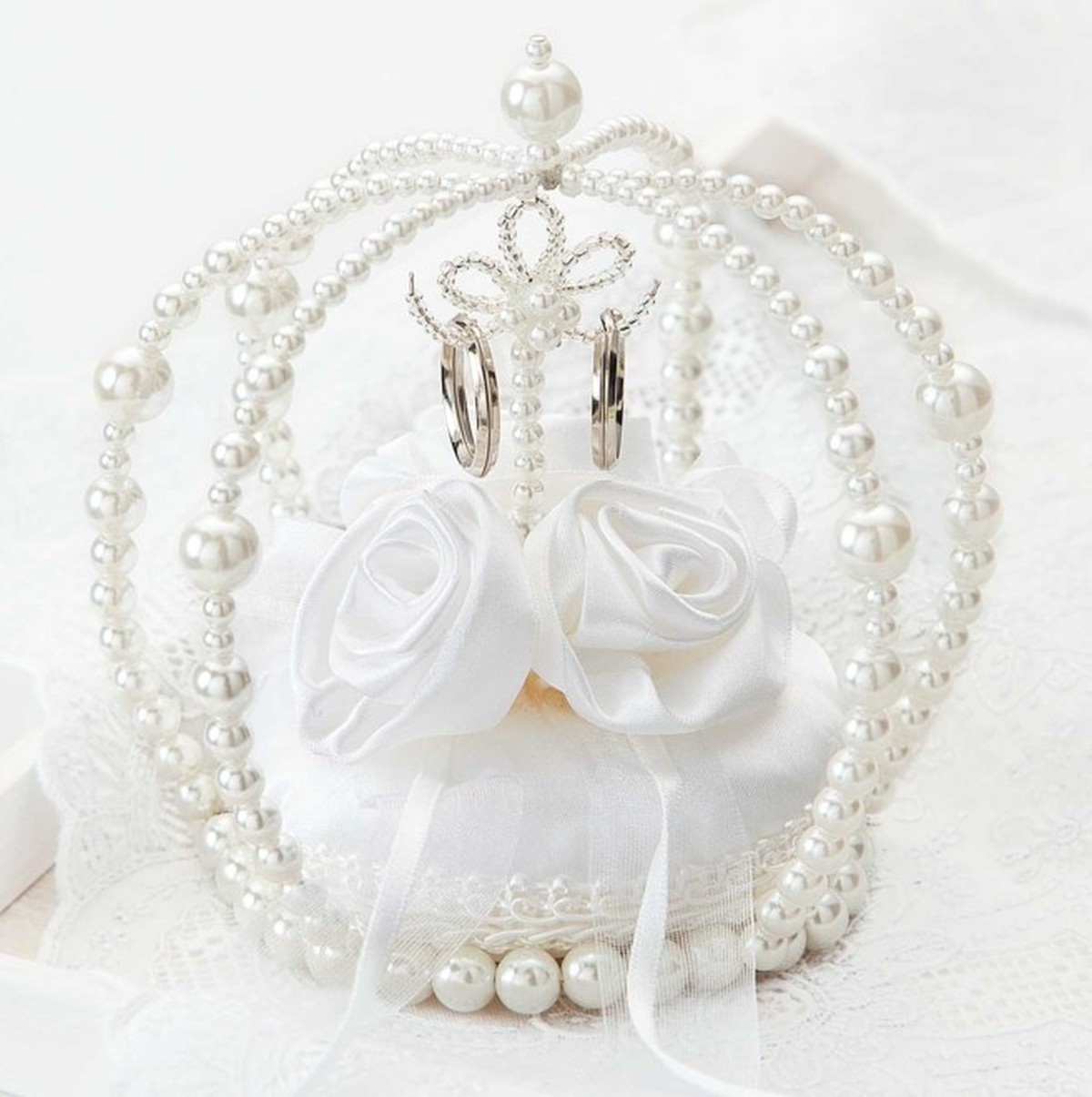 ビーズのクラウンとローズのリングピロー ホワイト 完成品 ウェディング 結婚式 営業日1 3日で出荷予定 Ww 121kansei 幸せデリバリー リングピローなどの結婚式アイテム 手芸用品の通販
