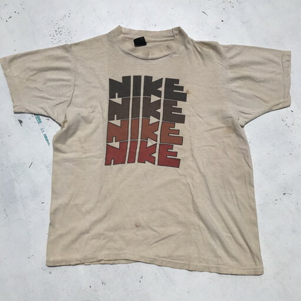 70's NIKE ゴツナイキ 4連 染み込み Tシャツ ベージュ グラデーション 初期 社外ボディ M位 希少 ヴィンテージ | agito