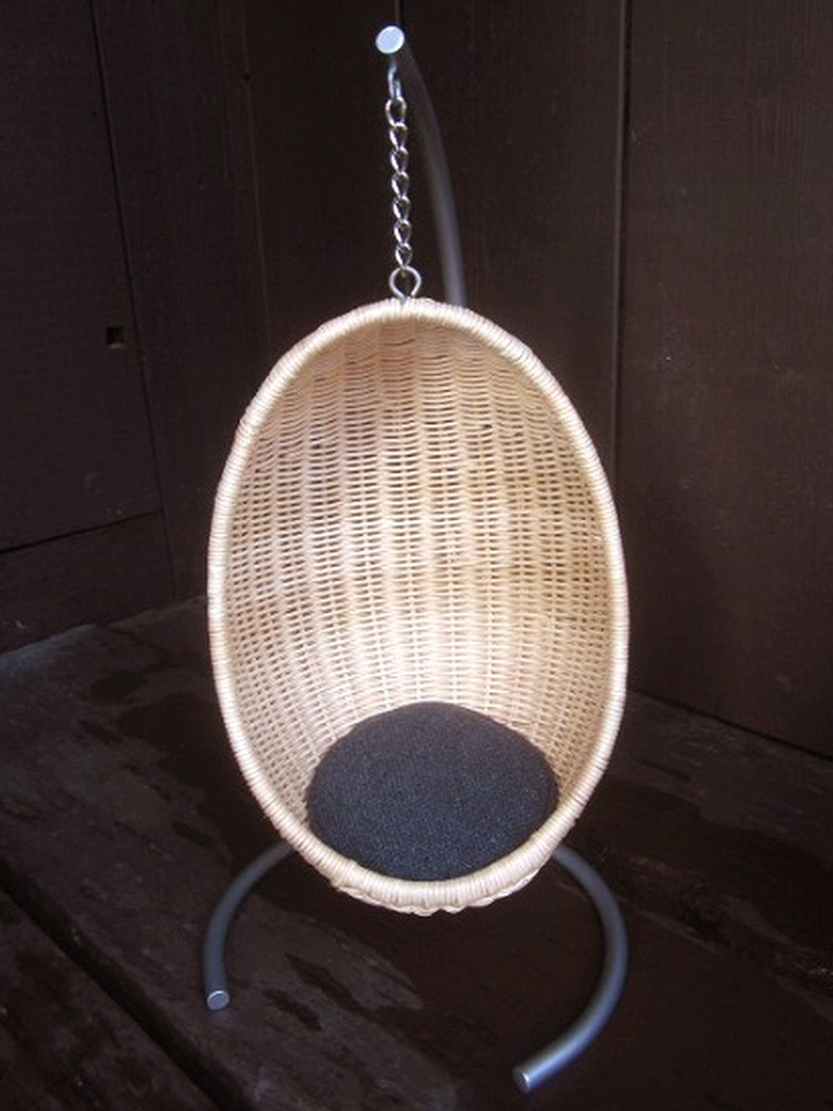 fauteuil-jardin-suspendu-bois-métal-design-ossature