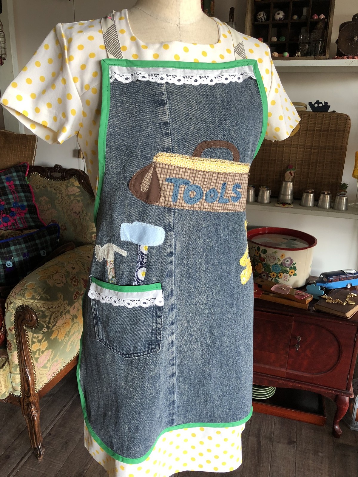 ツールボックスアップリケのデニムエプロン Mercadinho メルカジーニョ