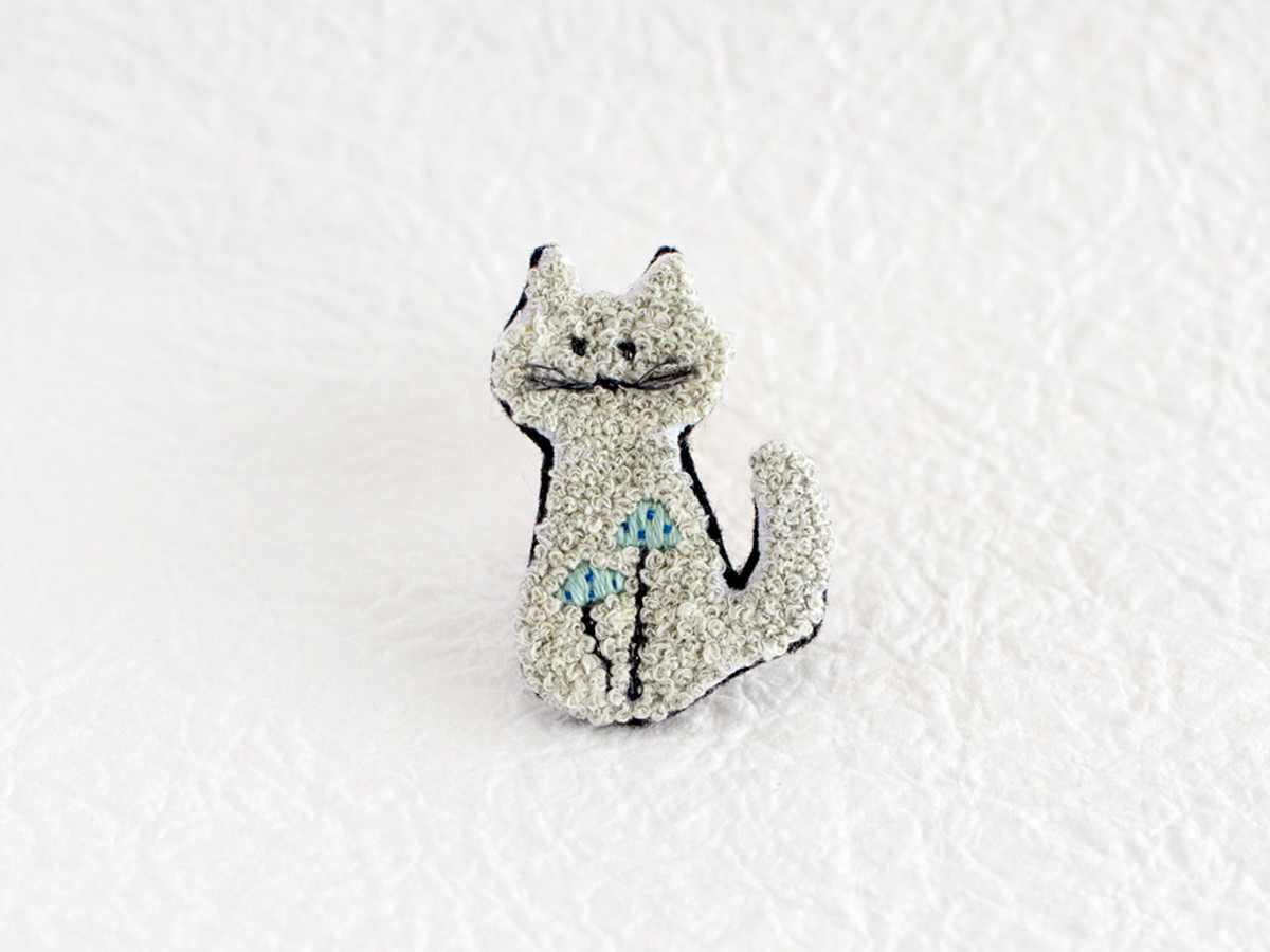 もじゃもじゃ猫の刺繍ブローチ Mushroom Oyoyo