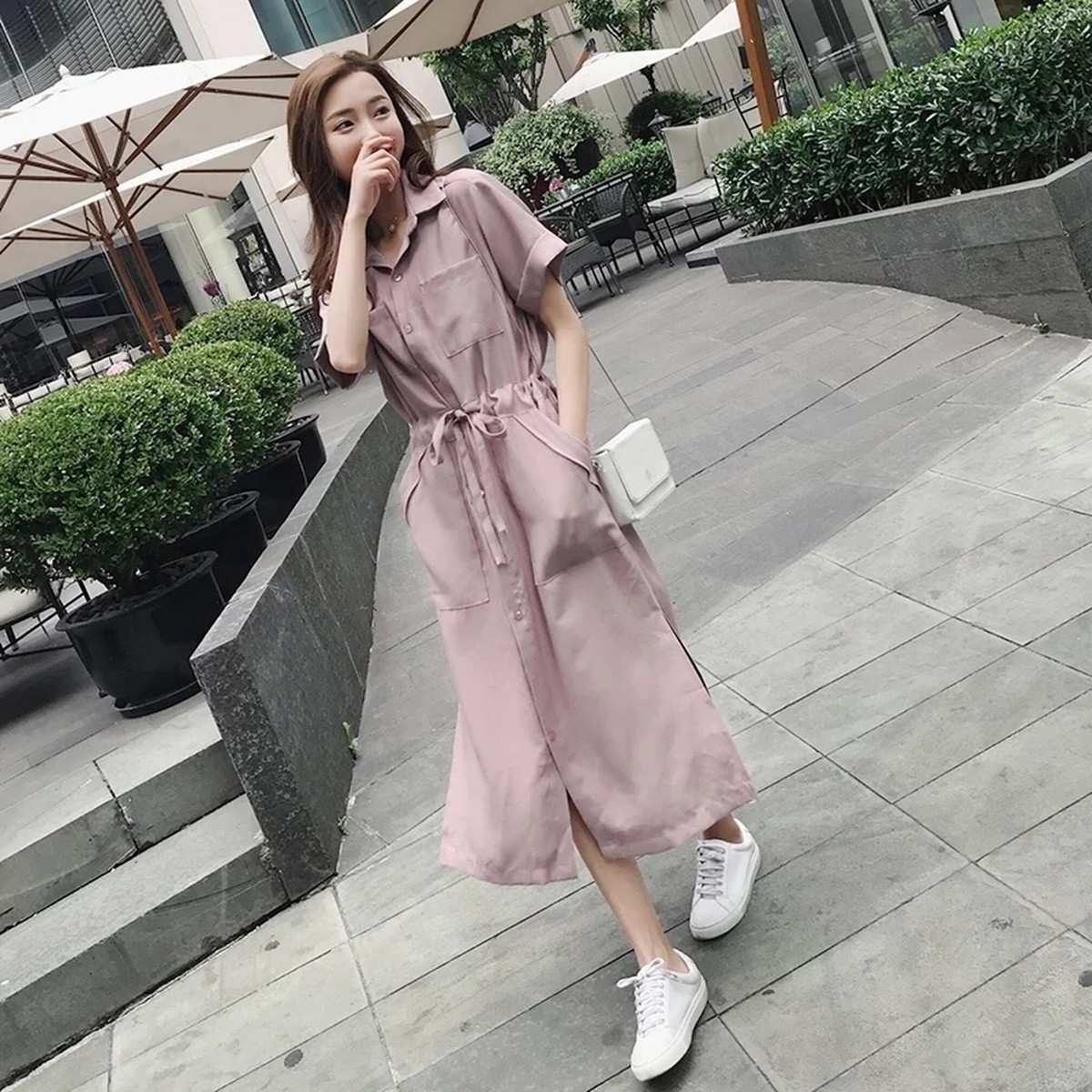 ロングワンピース ロング丈 スリット ウエストリボン フロントボタン シャツワンピース 半袖 ミモレ丈 襟付き ａライン おしゃれ 大人 かわいい カジュアル フェミニン こなれ感 抜け感 お出かけ 女子会 ハイウエスト ウエストマーク 春 夏 くすみカラー