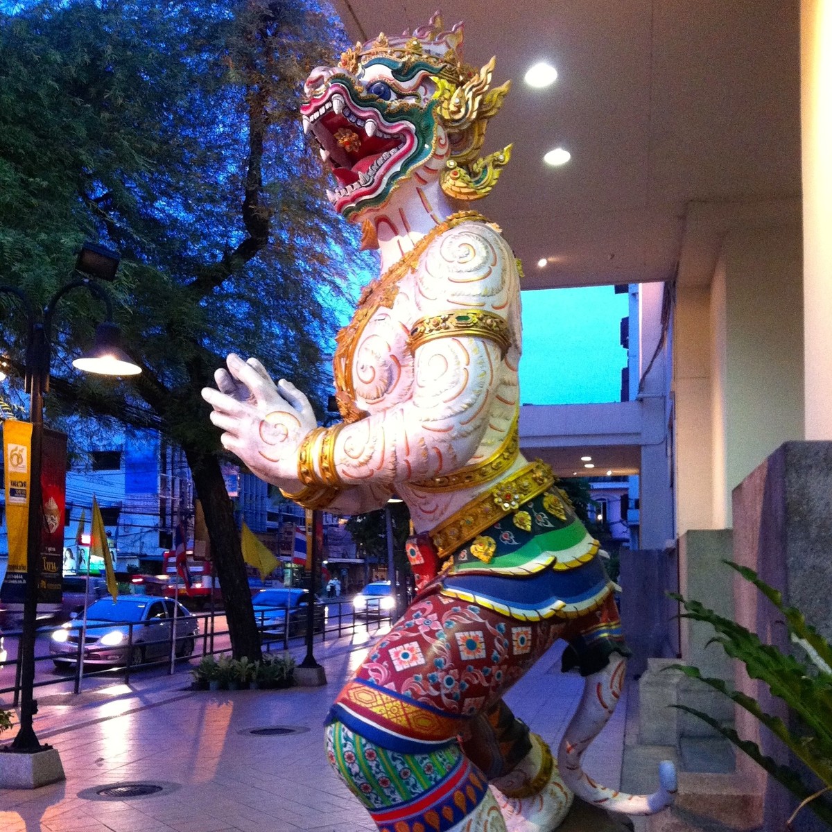 タイ 仏教 ヒンドウー教 国立劇場のハヌマーン像 โรงละครแห งชาต バンコク タイ Kamiyonokioku Base店