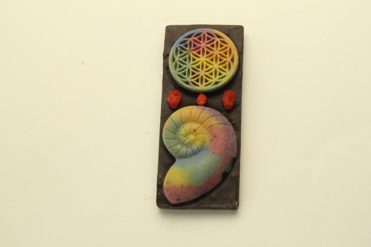 カラフルローチョコレートバー 小 フラワーオブライフ アンモナイト Colorful Alchemy Blend Raw Chocolate Bar Short Size Flower Of Life Ammonite Fossil Tara Serendip Magical Healing Sweets