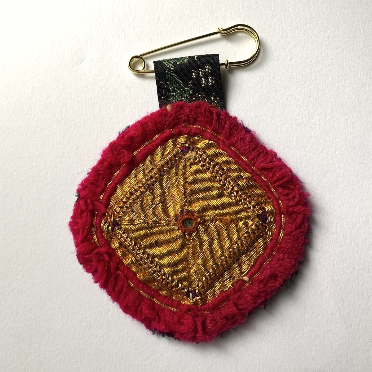 Trophy Hand Needle Brooch 12 ヴィンテージ ハンドメイド 刺繍ブローチ Trophy Gathering トロフィーギャザリング