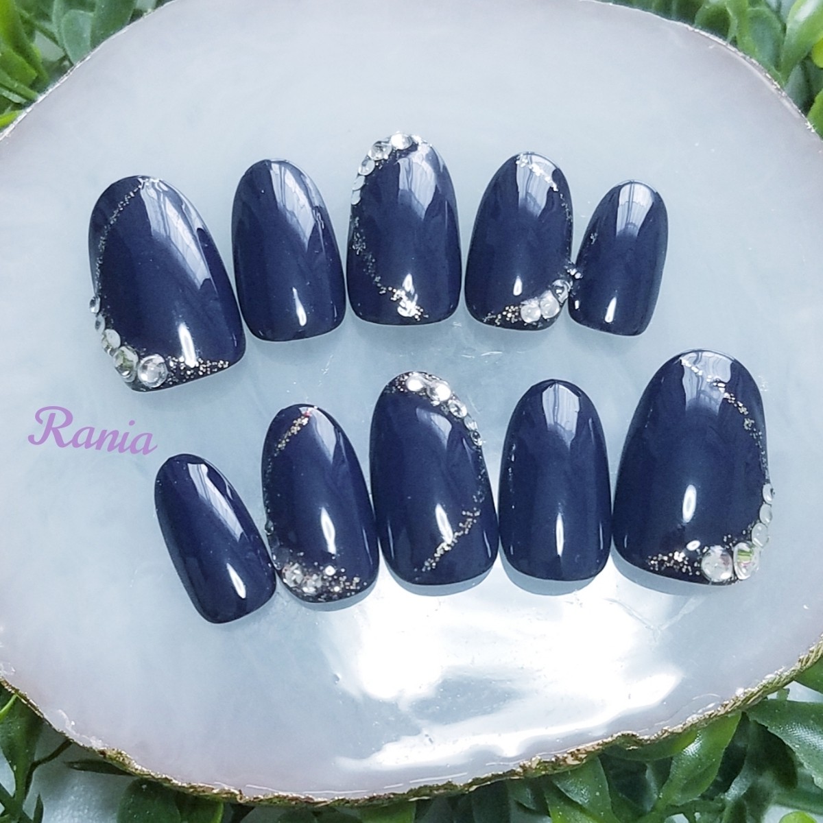 No 69 大人ネイビーの流れるラインストーンネイル Rania ラニア