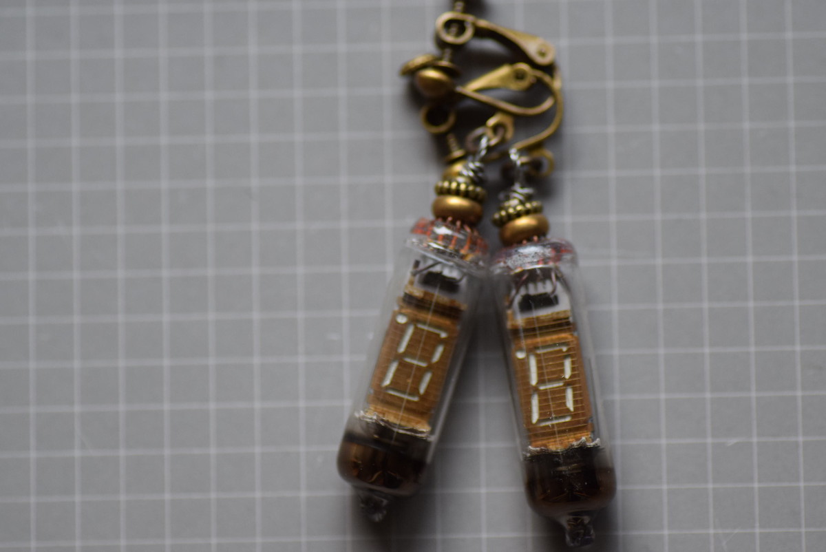 ニキシー管のイヤリング Roku倉敷 Roku 倉敷 スチームパンク R Works