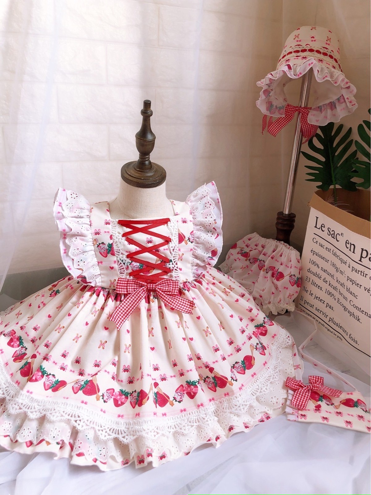 72時間限定タイムセール 即完売品 Travas Tokyo イチゴ いちごコルセットベルト付きワンピース 超人気の Www Eatforhealth Gr