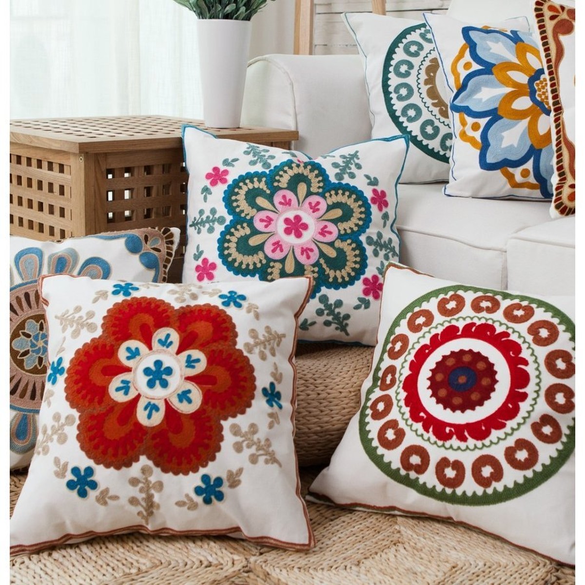 クッションカバー 45cm 45cm カラバリ 韓国 雑貨 インテリア おしゃれ 大きい 北欧 ソファー かわいい シンプル ふわふわ ゆめ 高級感 ベッド 車 ディスプレイ アンティーク レトロ 刺繍 コットン 布 アジアン 花柄 フラワー 模様 白 Akuaray