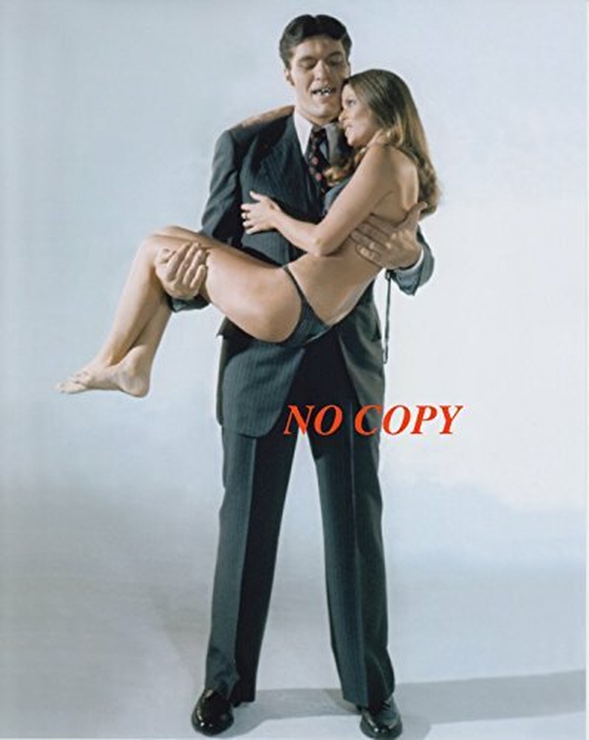 直輸入 大きな写真 007 バーバラ バックとリチャード キール Barbara Bach Sp0537 Movieimages 大分市府内町2 3 天神ビル101 080 42 9150