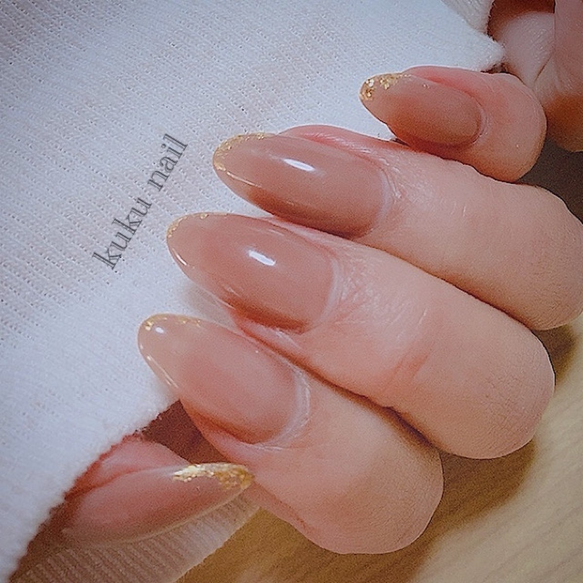 シンプルヌーディブラウンネイル ゴールド Kuku Nail