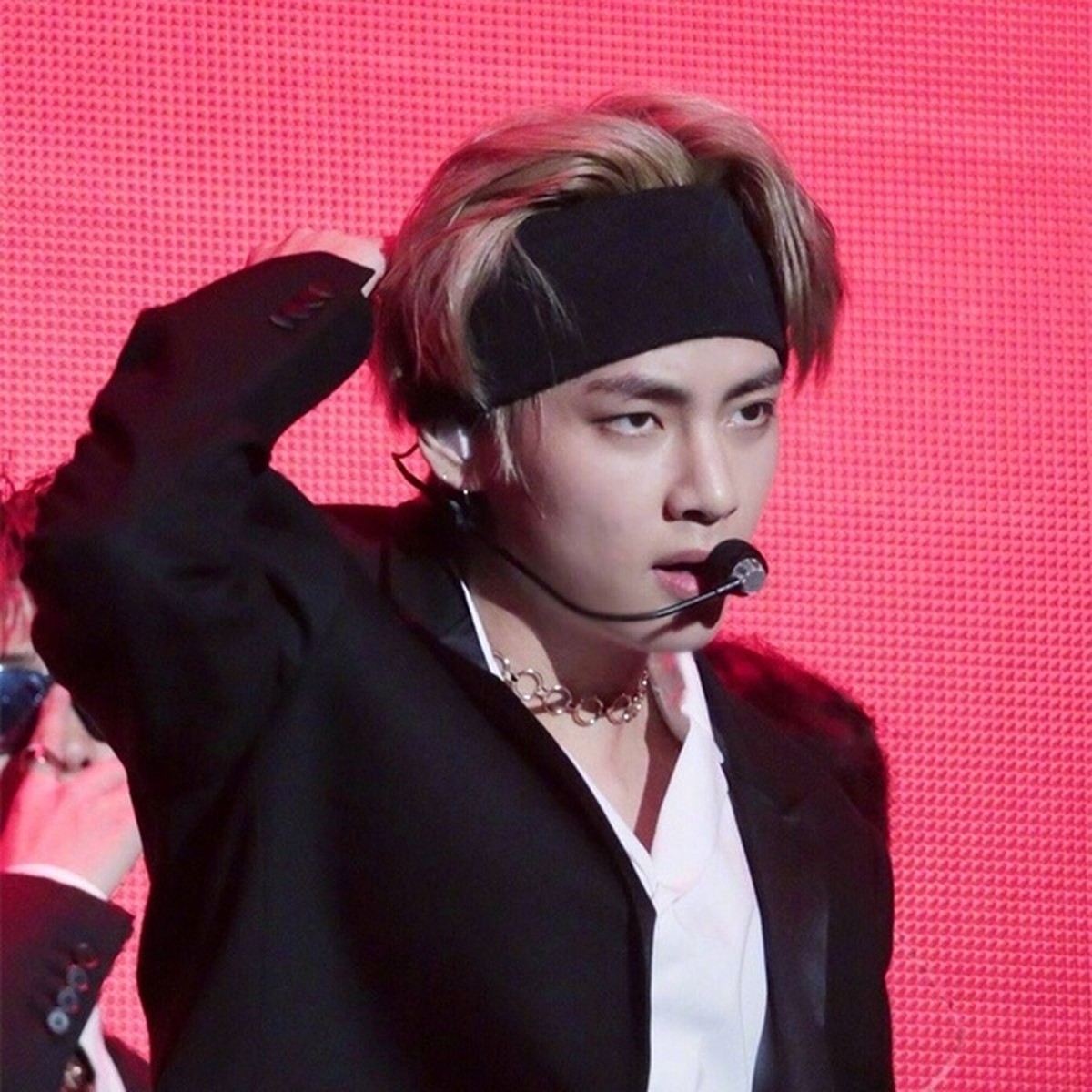 Bts着用 ヘアバンド Black White ワイドスポーツヘアバンド ヨガ 日本未入荷アクセサリー Leadhope