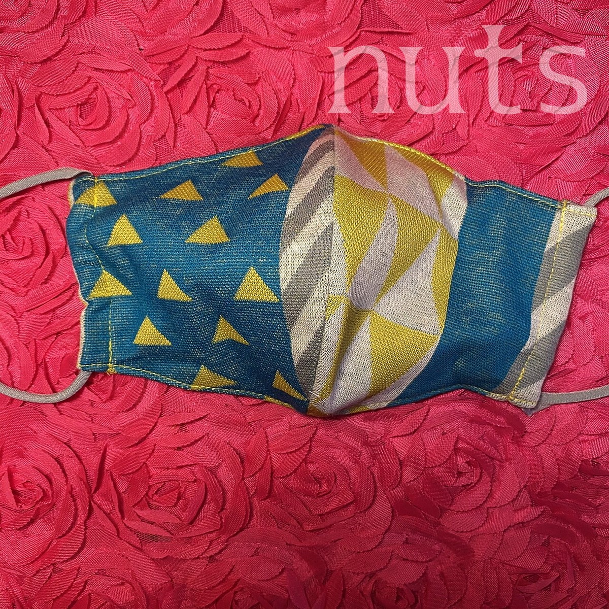 幾何学模様のしんぷるマスク Nuts