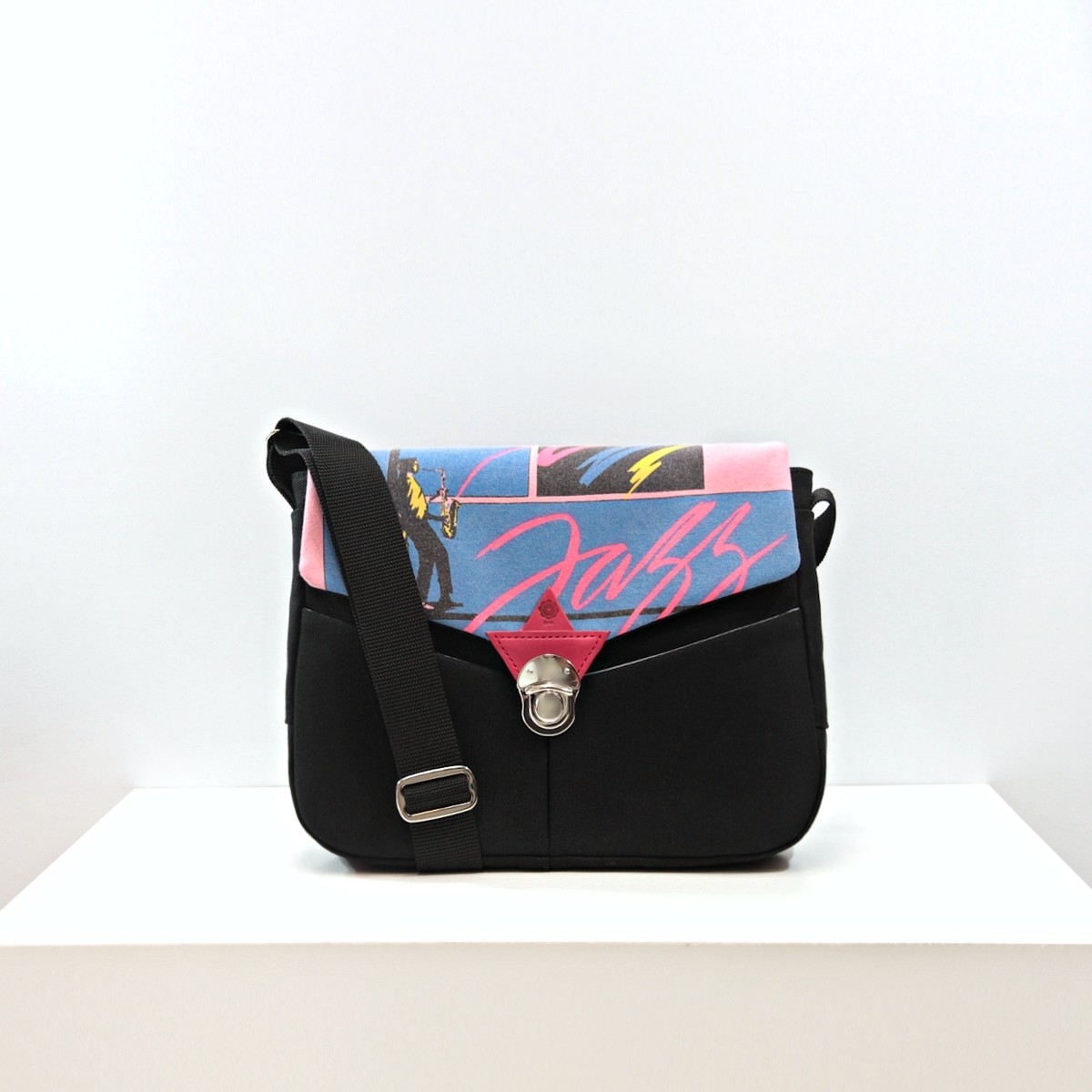 Jiyoh Rebuild 001 古着tシャツ再構築ショルダーバッグ Jutsubi Design Store