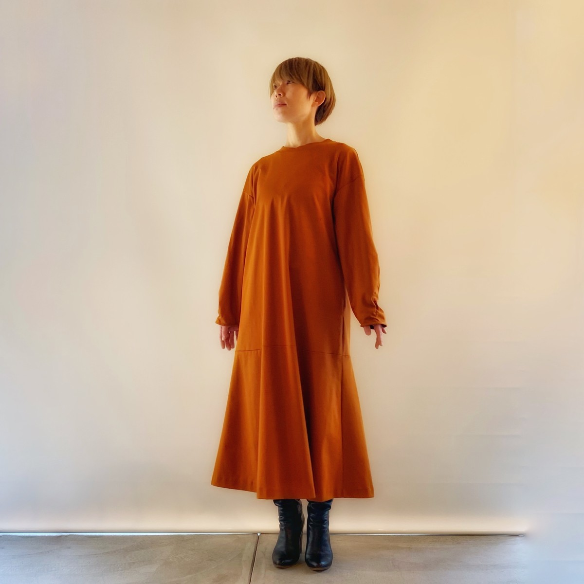 ほぼ一年中着れる 絶妙トーンのテラコッタ ワンピ Little Happiness