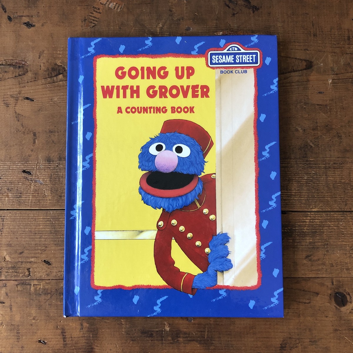 ヴィンテージ 洋書 絵本 Going Up With Grover セサミストリート グローバー 英語 E Vintage ヴィンテージ 洋書 雑貨のお店