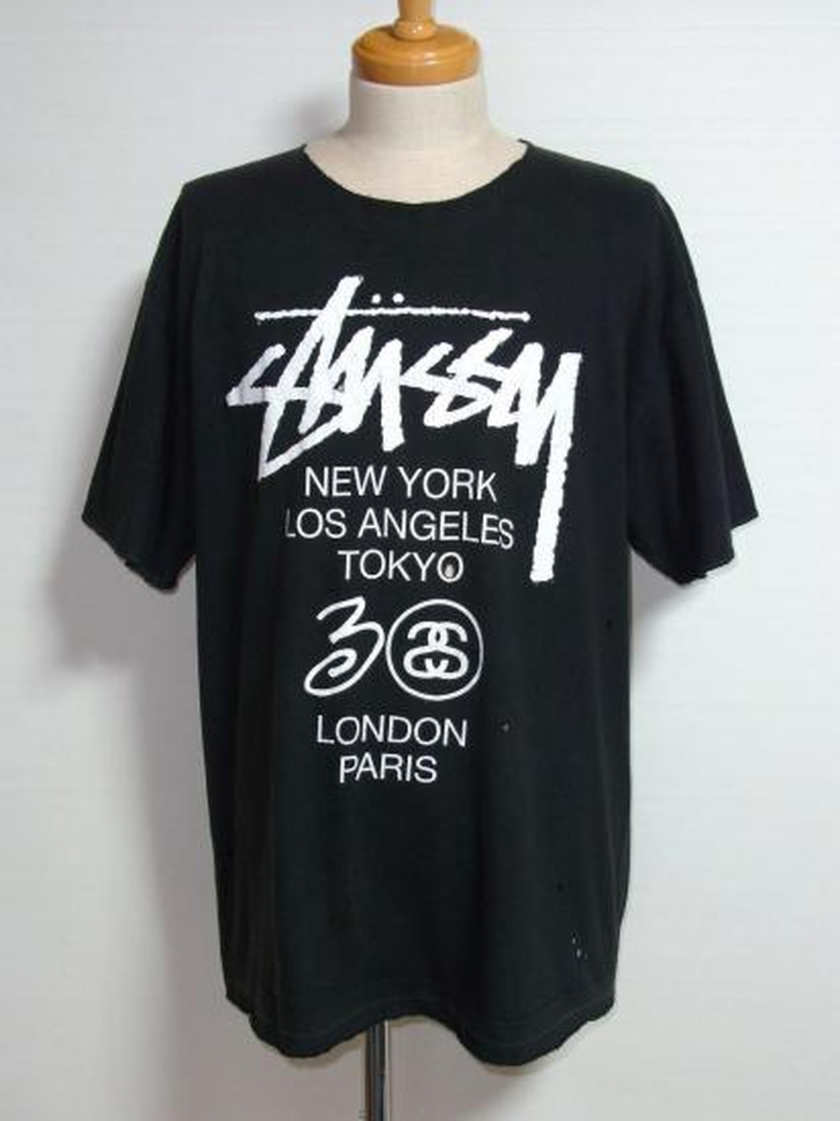stussy 30周年ワールドツアーTシャツ SSリンク シャネルロゴ カットオフ&ダメージ 黒 表記(XL) | MAGNOLIA WEBSTORE